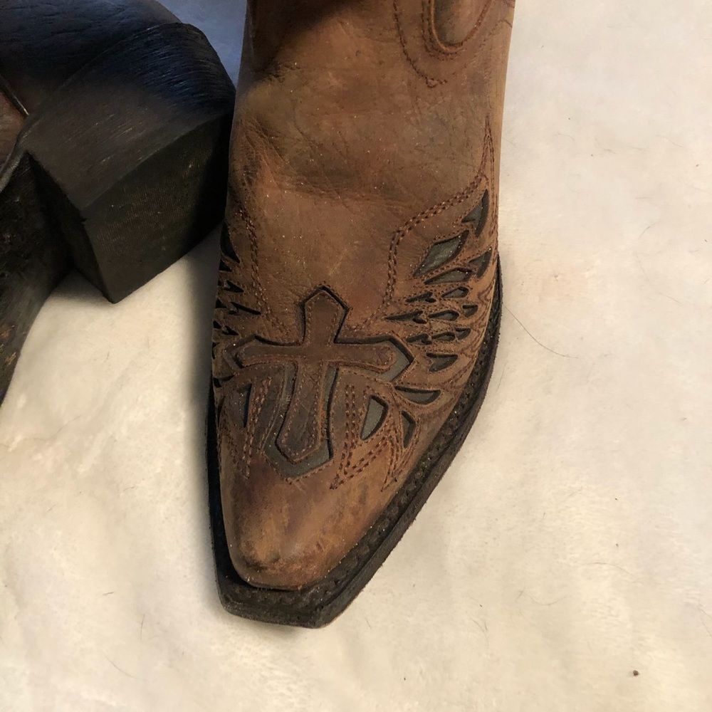 Boots - Picture 3 of 5